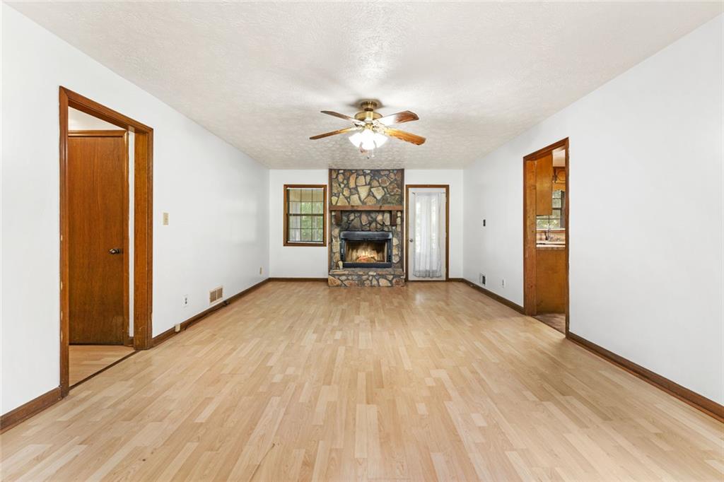 212 Farmbrook Parkway E Property Photo 24