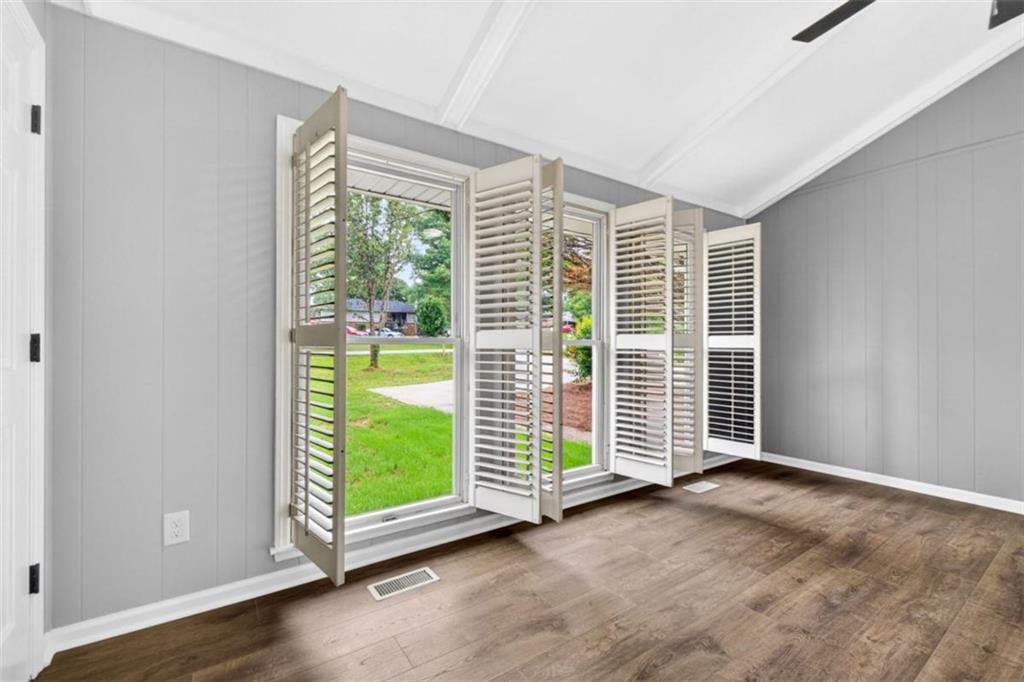 76 Willis Road Property Photo 10