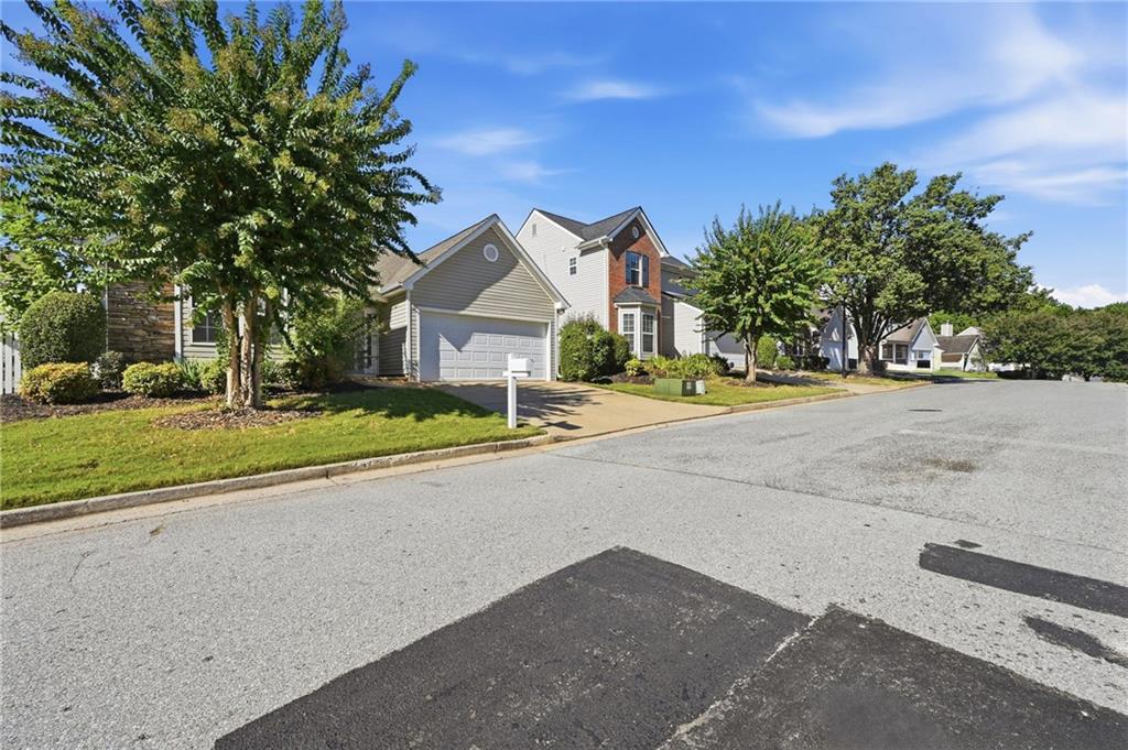 323 Greystone Parkway Property Photo 2