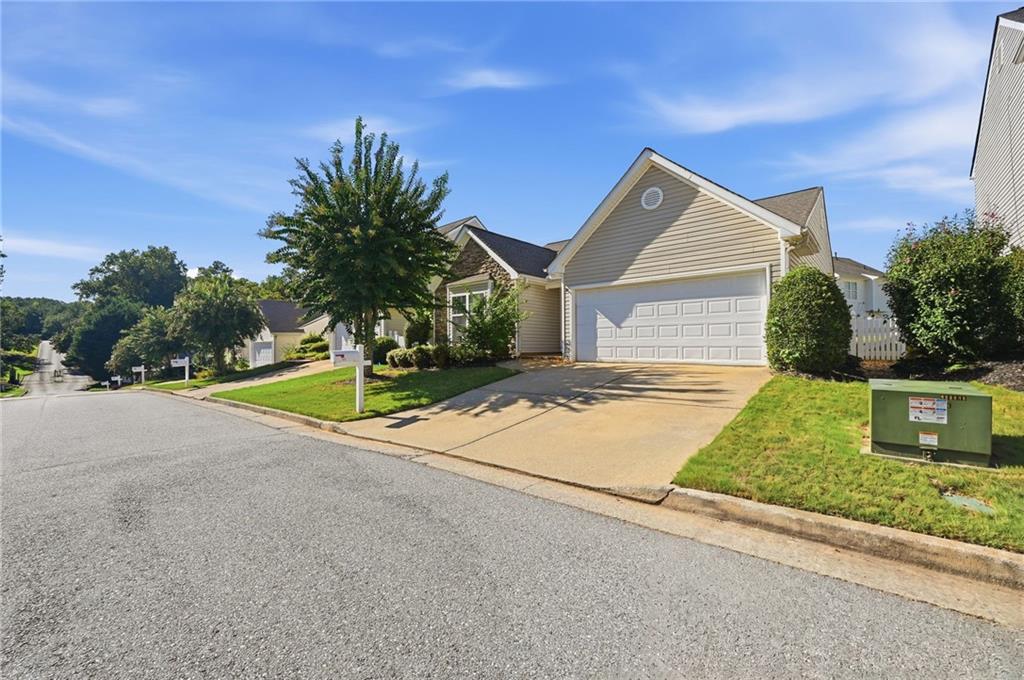 323 Greystone Parkway Property Photo 3