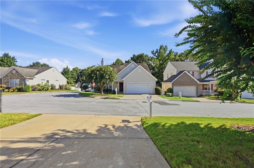 323 Greystone Parkway Property Photo 4