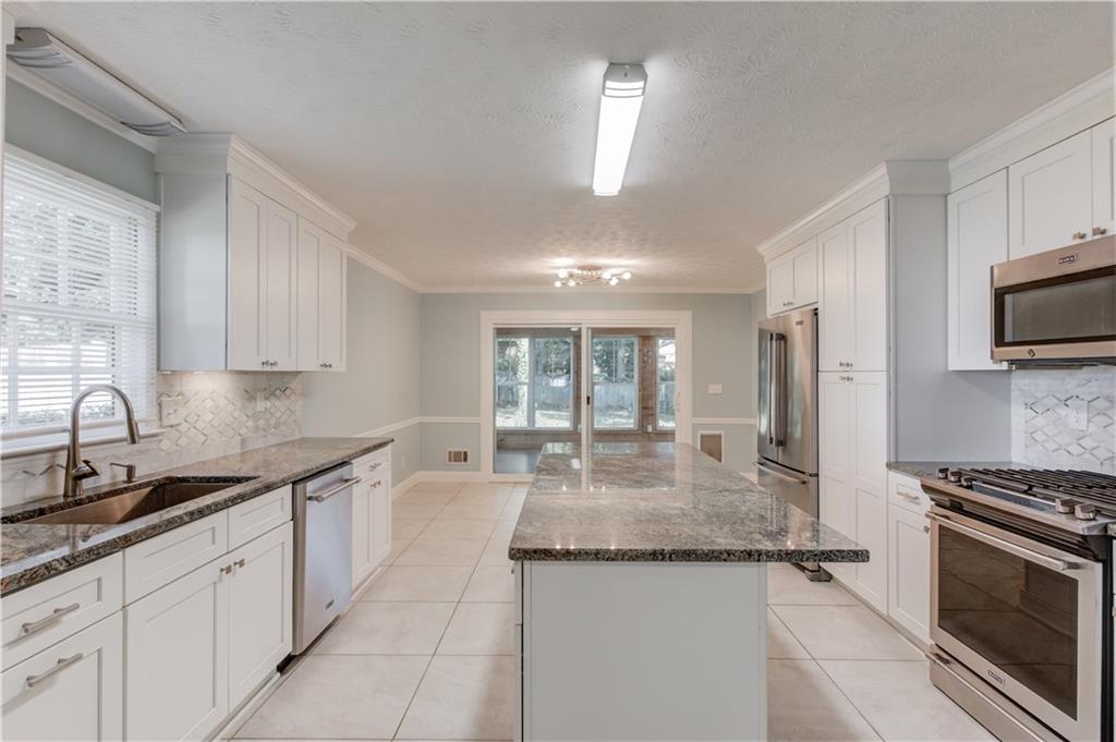291 Shore Drive Property Photo 3