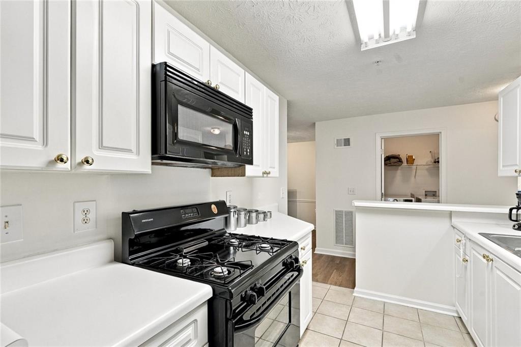 305 Streamside Drive Property Photo 14