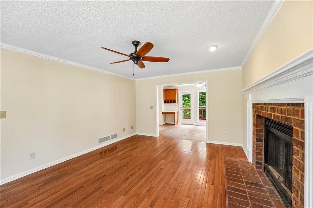 1100 Waterfall Way Property Photo 16
