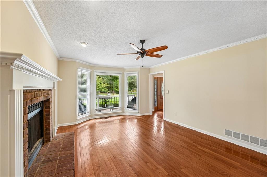 1100 Waterfall Way Property Photo 21