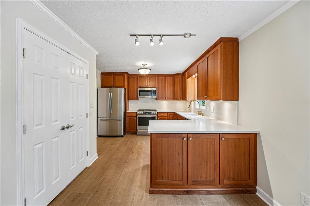 1100 Waterfall Way Property Photo 28