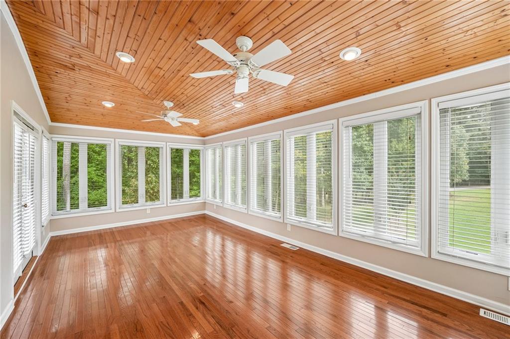 1100 Waterfall Way Property Photo 34