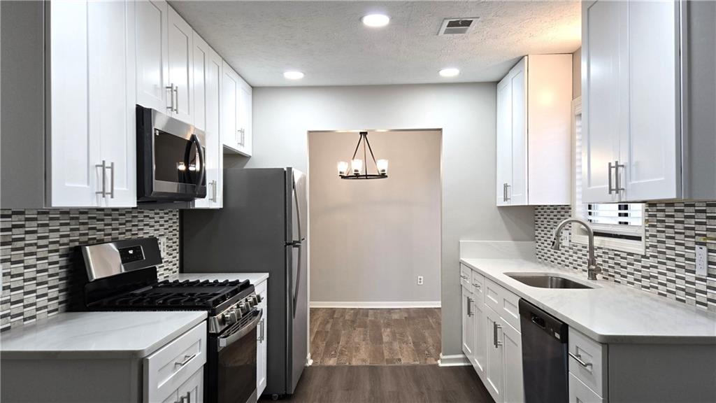 2667 Camelot Court Property Photo 3