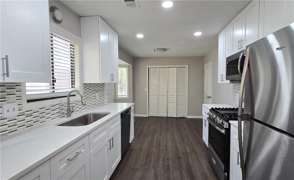 2667 Camelot Court Property Photo 7
