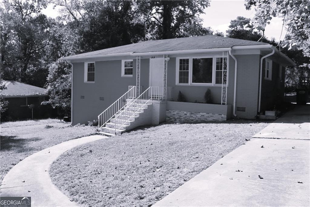2458 Tredway Drive Property Photo 1