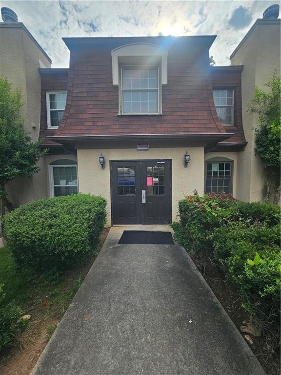 74 Place Fontaine Property Photo 1