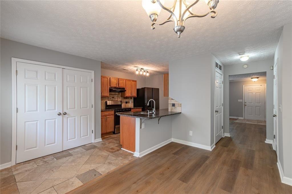 5550 Strathmoor Manor Circle Property Photo 7
