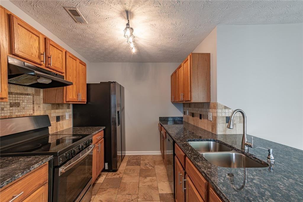 5550 Strathmoor Manor Circle Property Photo 10