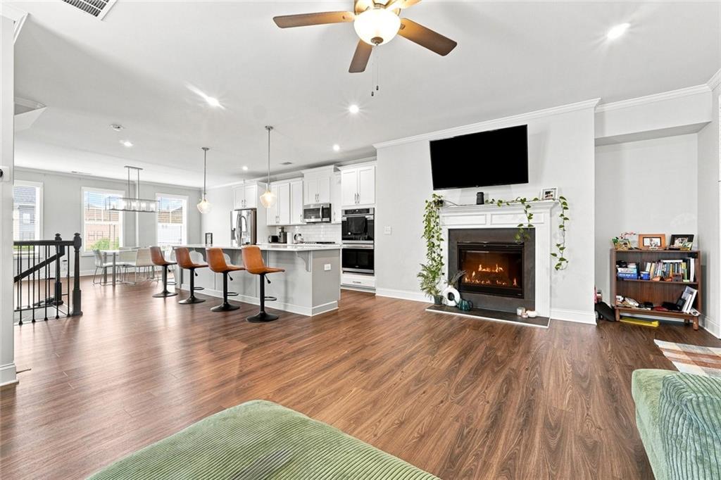 6146 Eves Way Property Photo 4