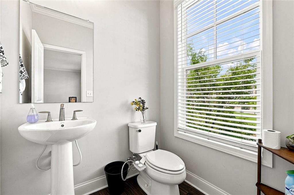 6146 Eves Way Property Photo 10
