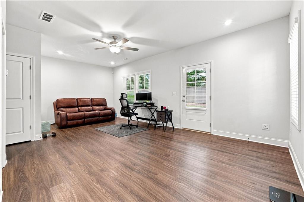 6146 Eves Way Property Photo 13