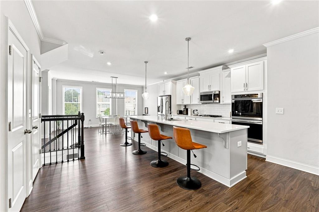 6146 Eves Way Property Photo 15
