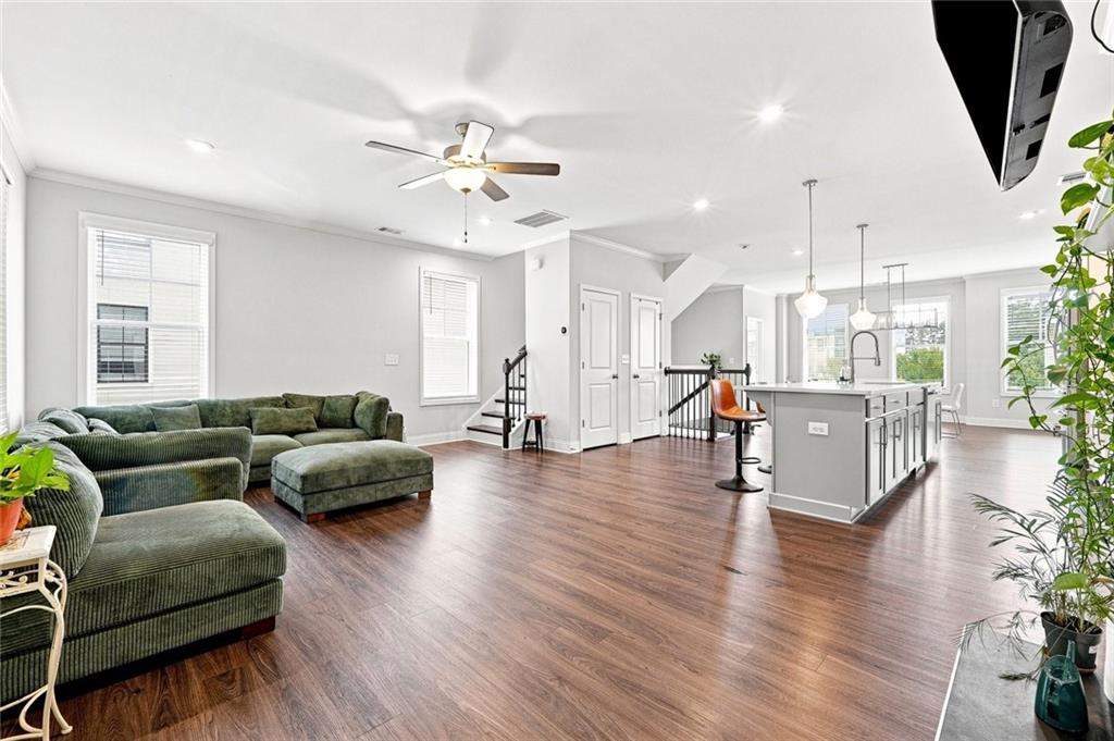 6146 Eves Way Property Photo 17