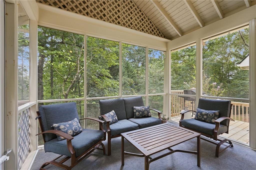 907 Rainbow Circle Property Photo 32
