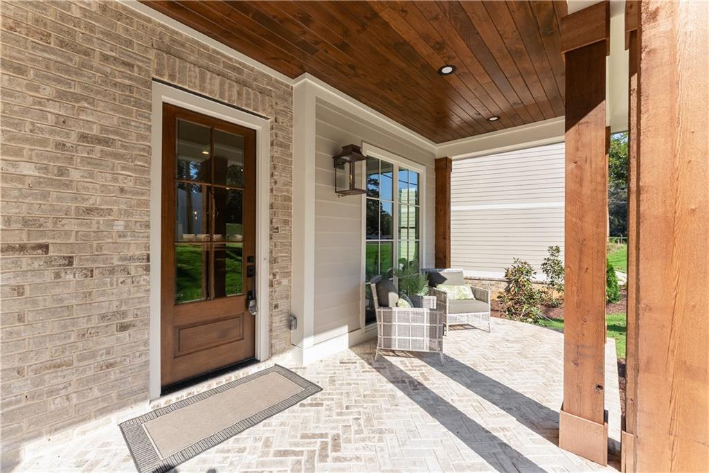 1049 Riverside Drive Property Photo 8