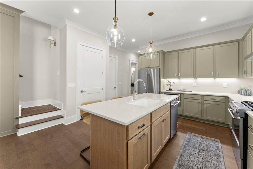 1049 Riverside Drive Property Photo 15