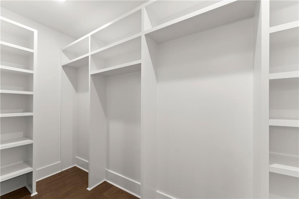 1049 Riverside Drive Property Photo 21