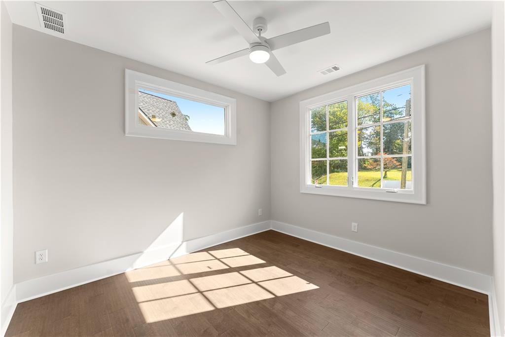 1049 Riverside Drive Property Photo 25