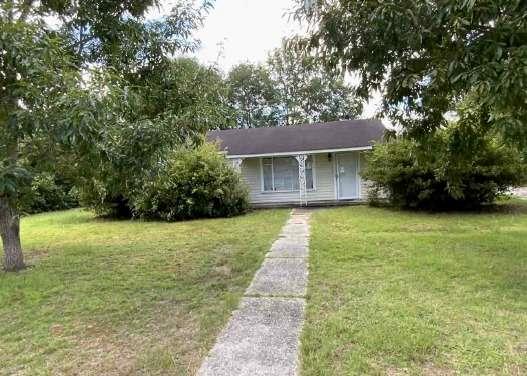 606 E Poplar St Property Photo 1