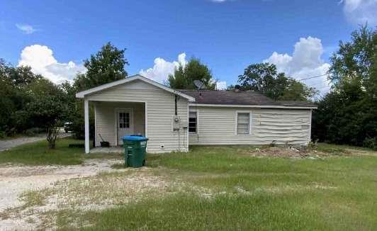 606 E Poplar St Property Photo 2