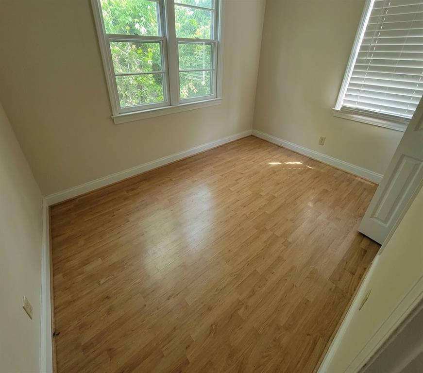 606 E Poplar St Property Photo 6