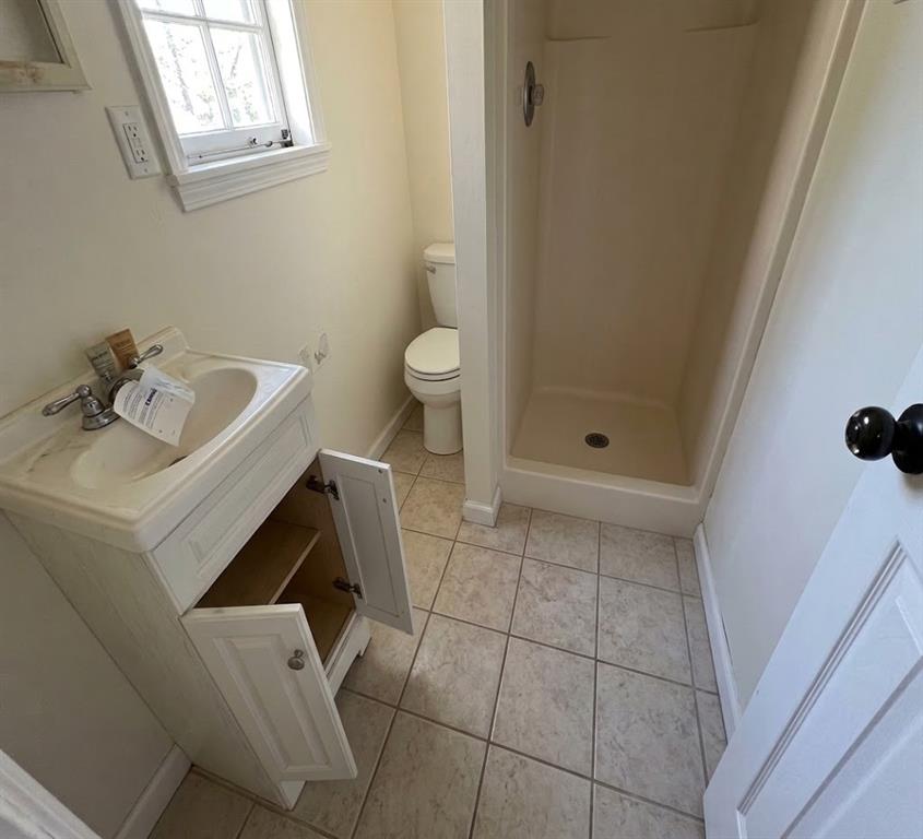 606 E Poplar St Property Photo 7