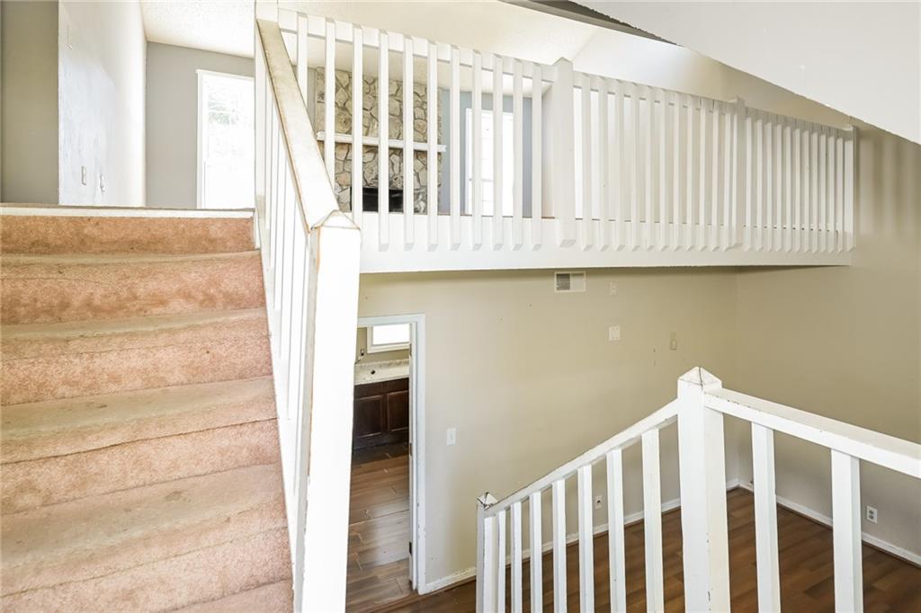 2325 E Hill Way Property Photo 4