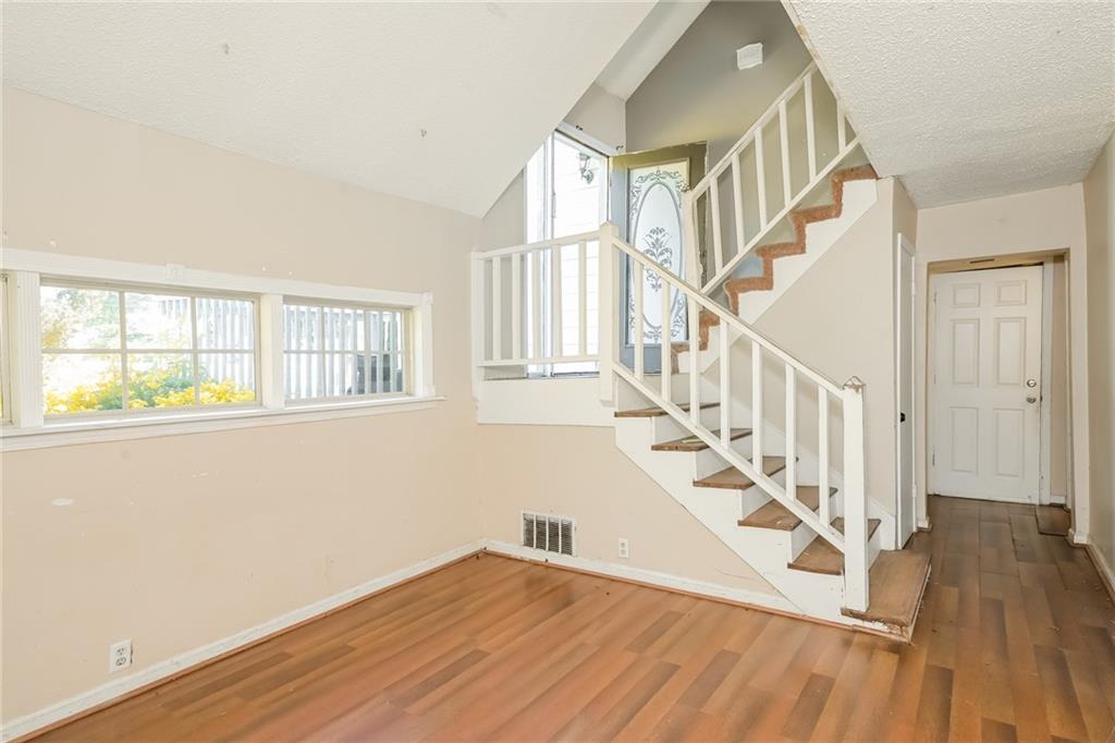 2325 E Hill Way Property Photo 7