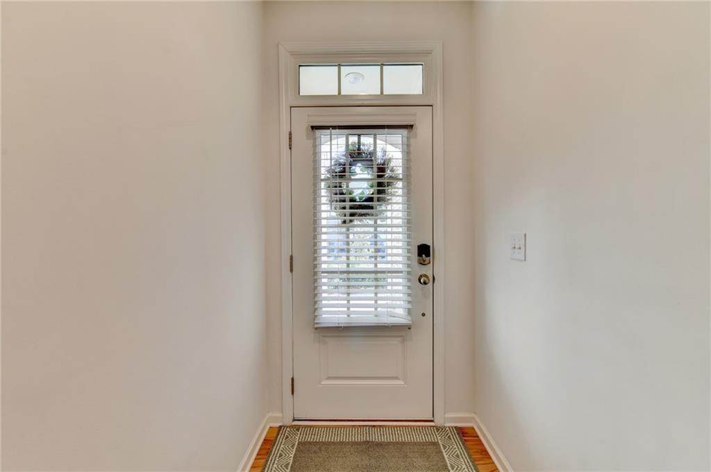 2140 Lanier Harbor Point Property Photo 4