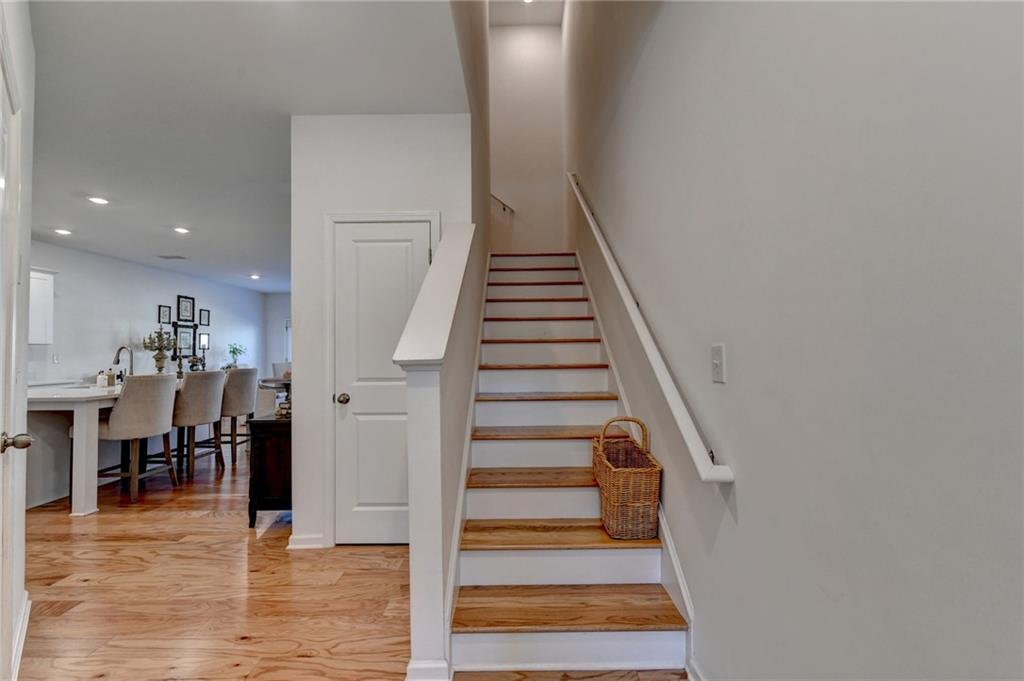 2140 Lanier Harbor Point Property Photo 5