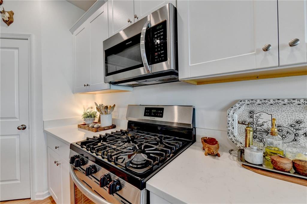2140 Lanier Harbor Point Property Photo 9
