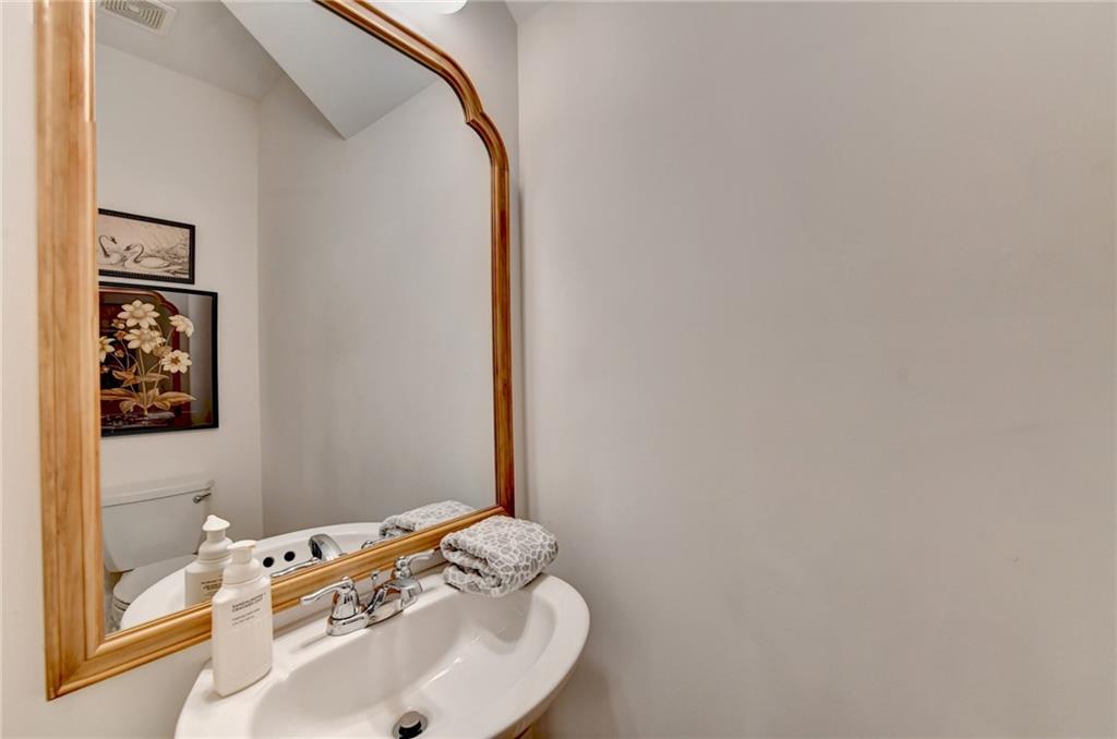 2140 Lanier Harbor Point Property Photo 13