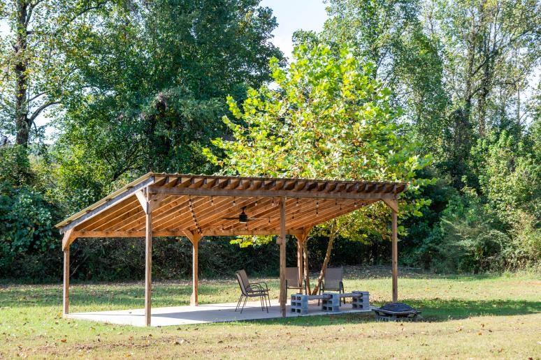 2400 Flatbottom Road Property Photo 7