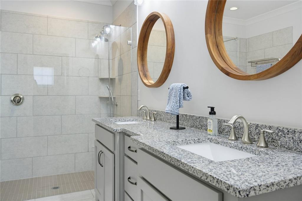 12567 Arnold Mill Road Property Photo 6