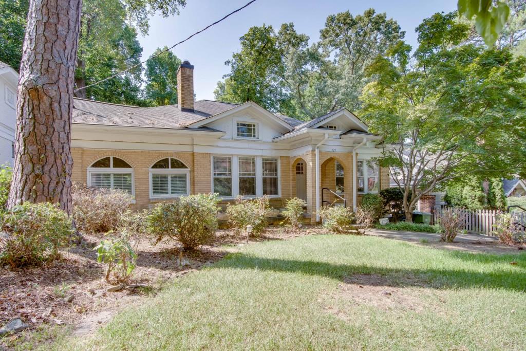 727 Yorkshire Road Ne Property Photo 1