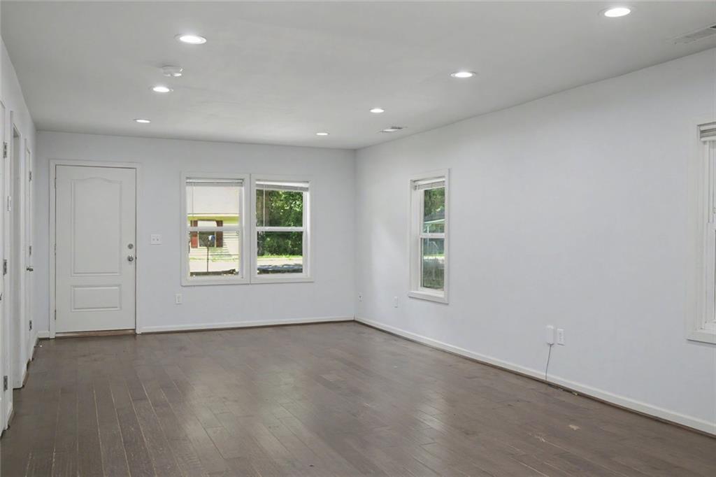 313 Walker Drive Property Photo 3