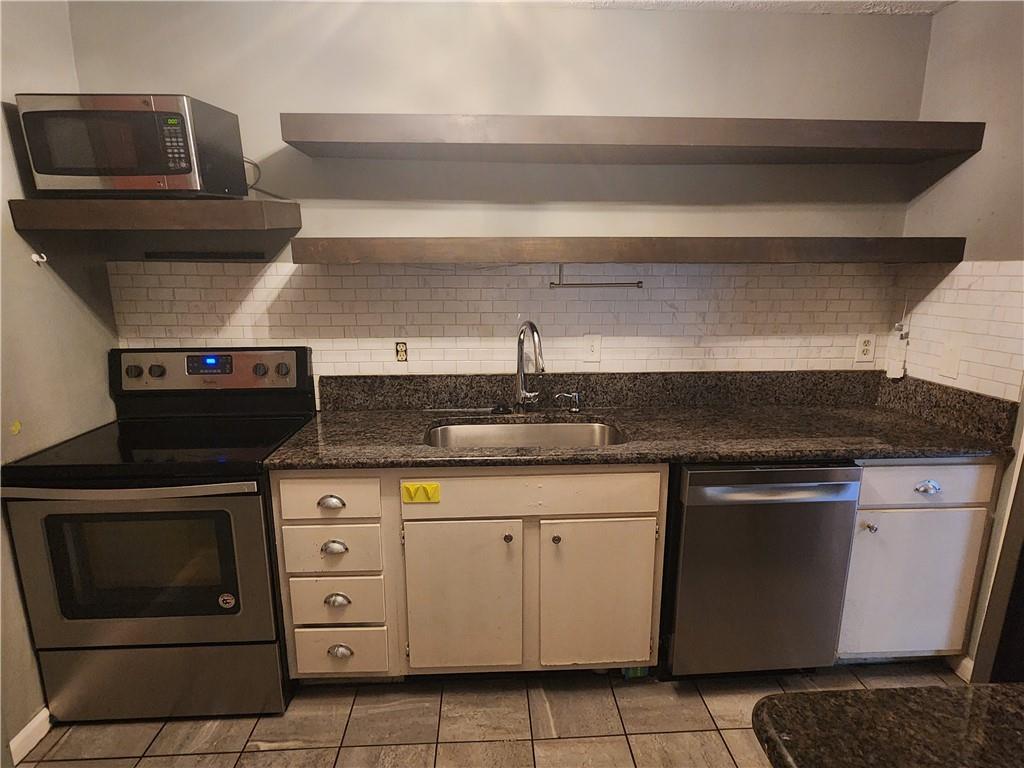 4155 N Gloucester Place Property Photo 3