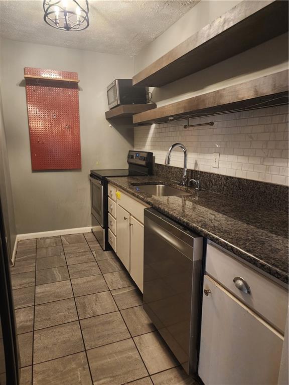 4155 N Gloucester Place Property Photo 6