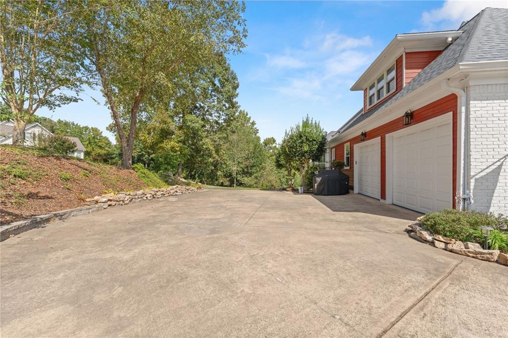 8865 Saddle Trail Property Photo 7