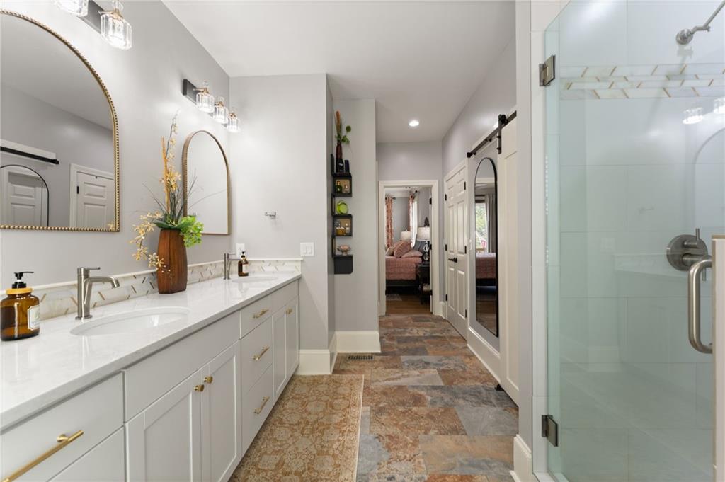 8865 Saddle Trail Property Photo 40