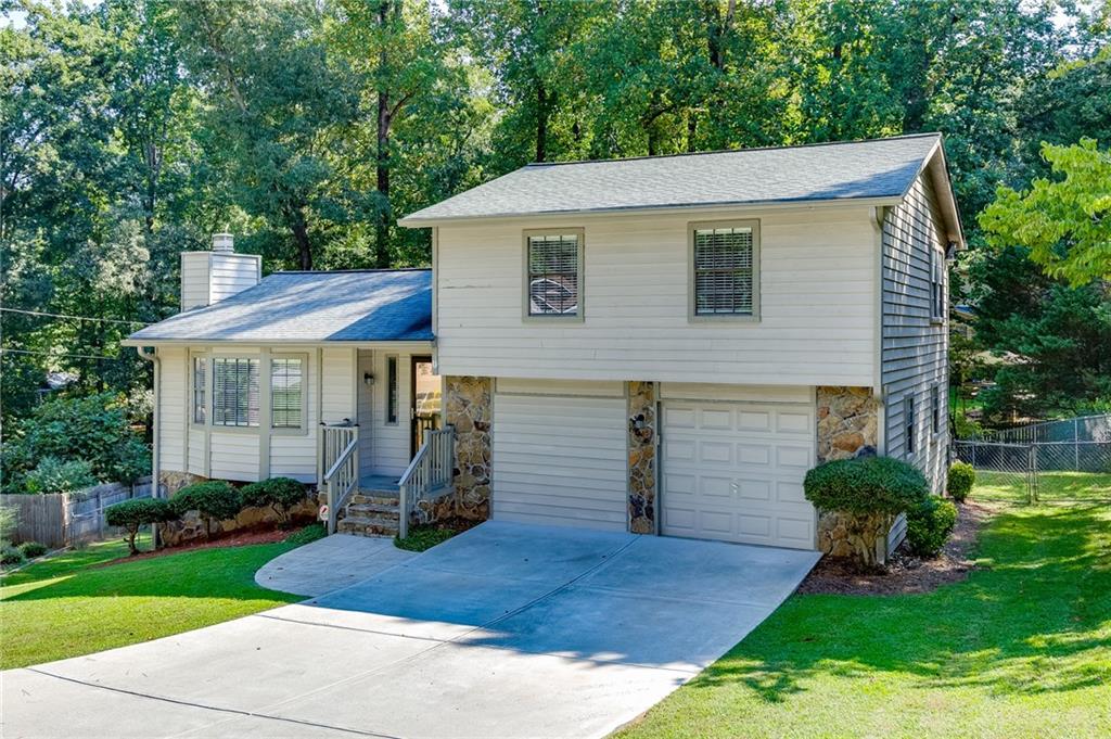 978 Chartley Drive Sw Property Photo 2