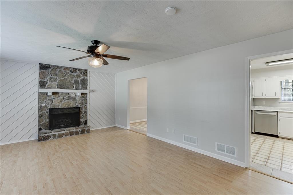 978 Chartley Drive Sw Property Photo 3