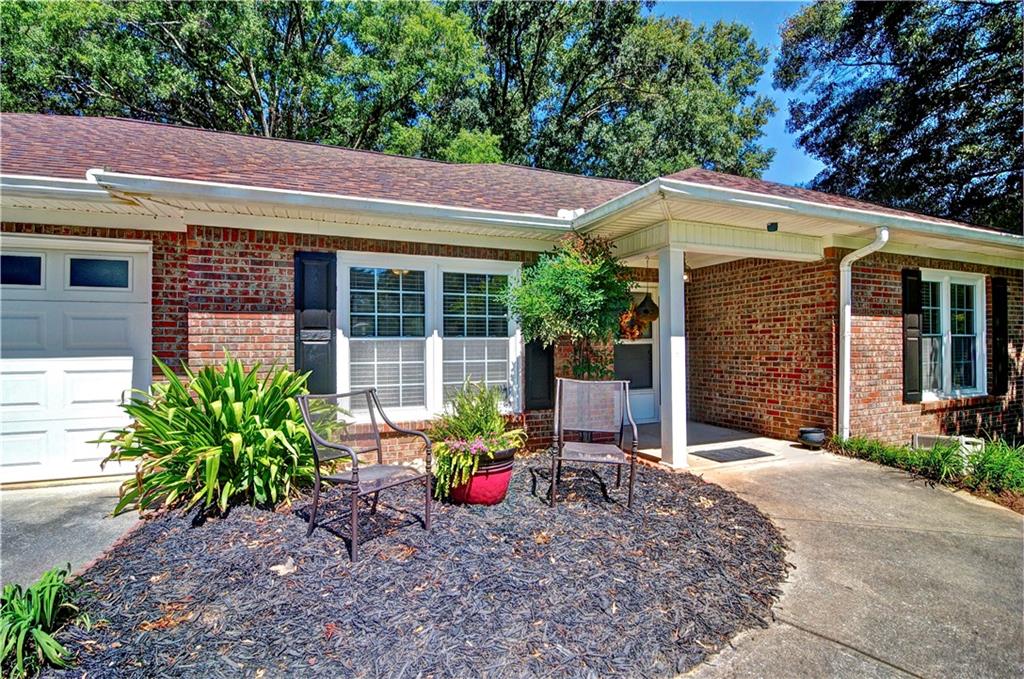 2520 Morningside Drive Property Photo 2