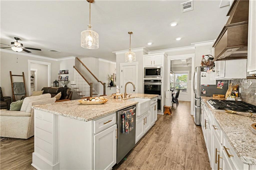 2445 Waterside Drive Property Photo 8