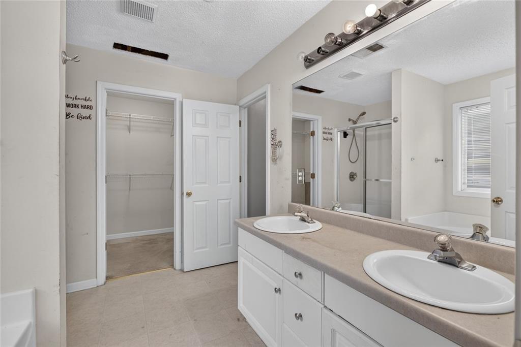 212 Stagecoach Pass Property Photo 12
